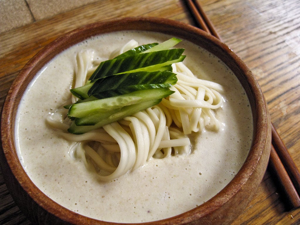 korean food - Kongguksu