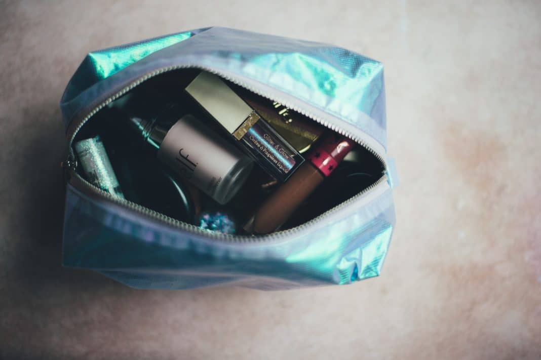 how to organize makeup - bag