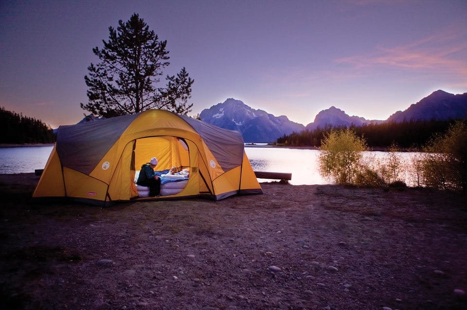 Camping bag. Палатки для кемпинга. Большие палатки для кемпинга. Реклама кемпинга. Кемпинговая рекреация.