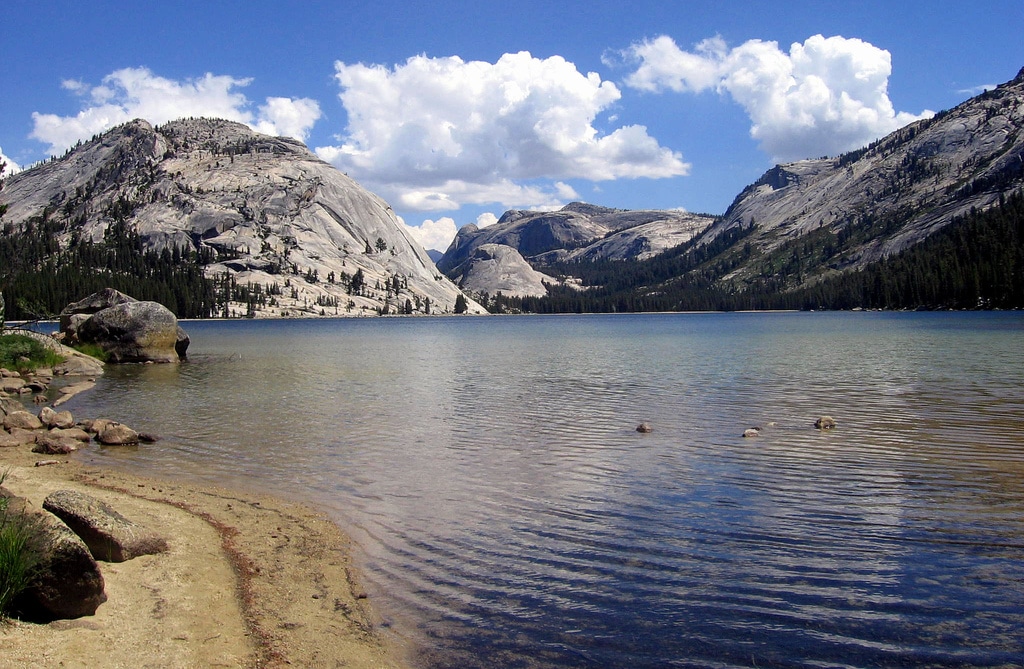 best Yosemite hikes - Tenaya Lake