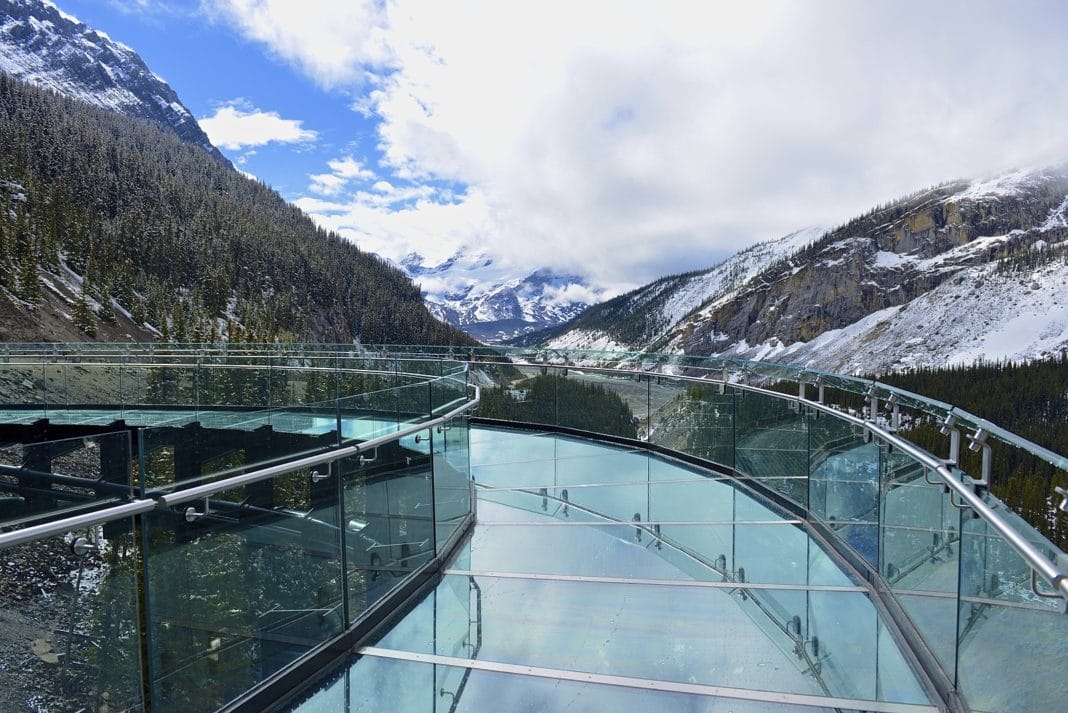 things to do in Banff - Glacier Skywalk