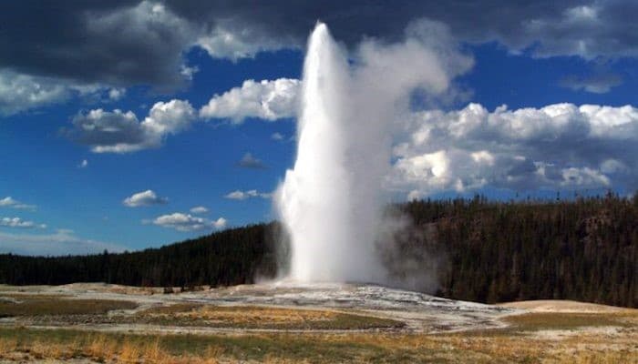 cheap family vacations -  Yellowstone National Park