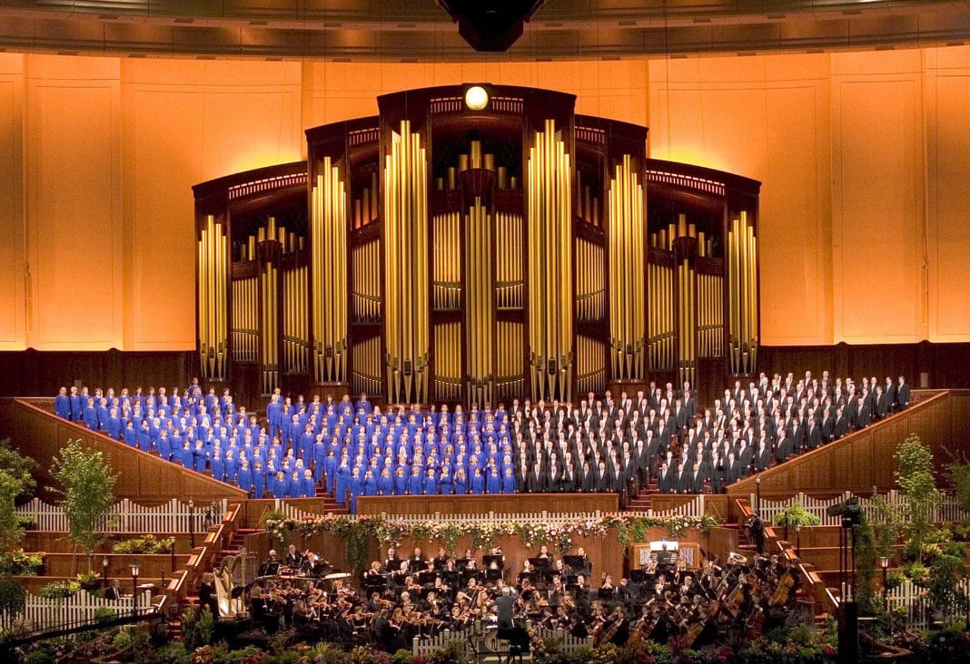 Mormon Tabernacle Choir Perform