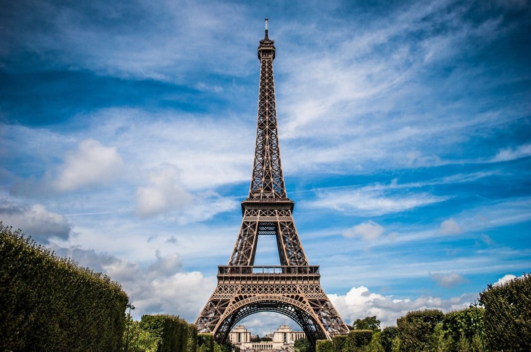 Eat In the Eiffel Tower