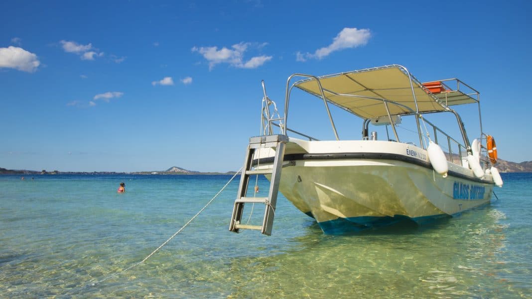 boat tour around the islands