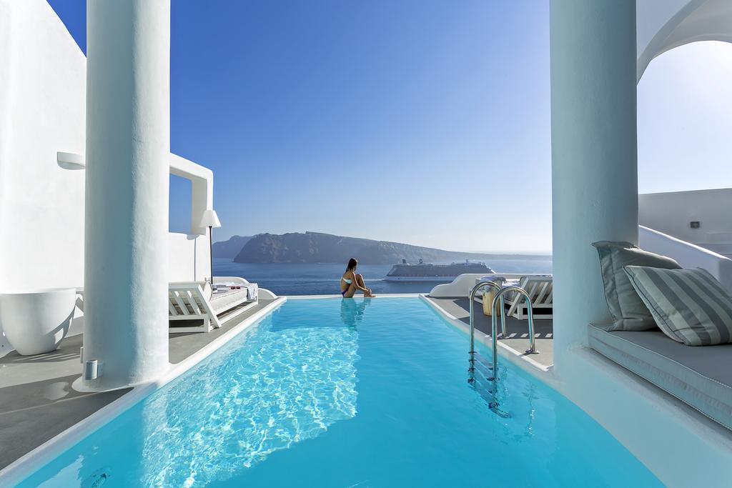 athens to santorini - Charisma Suites