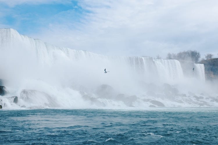 best places to travel in july - Niagara Falls