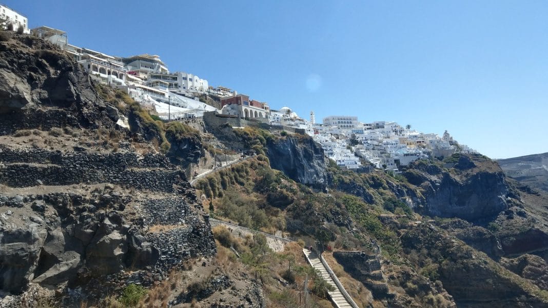 things to do in Santorini - Fira to Oia