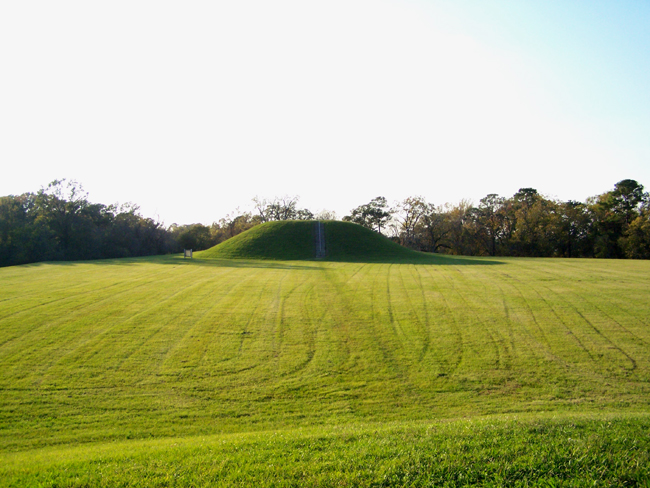 things to do in Mississippi - Emerald Mound