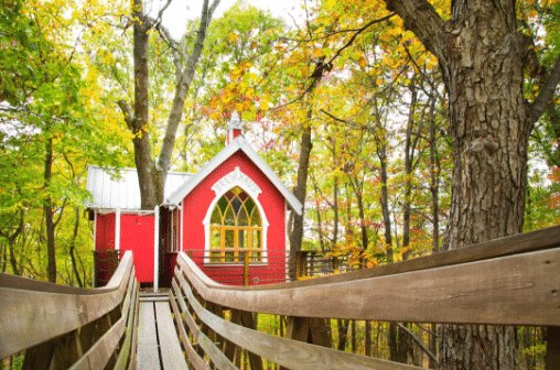 places to visit in ohio -  Mohicans Treehouses