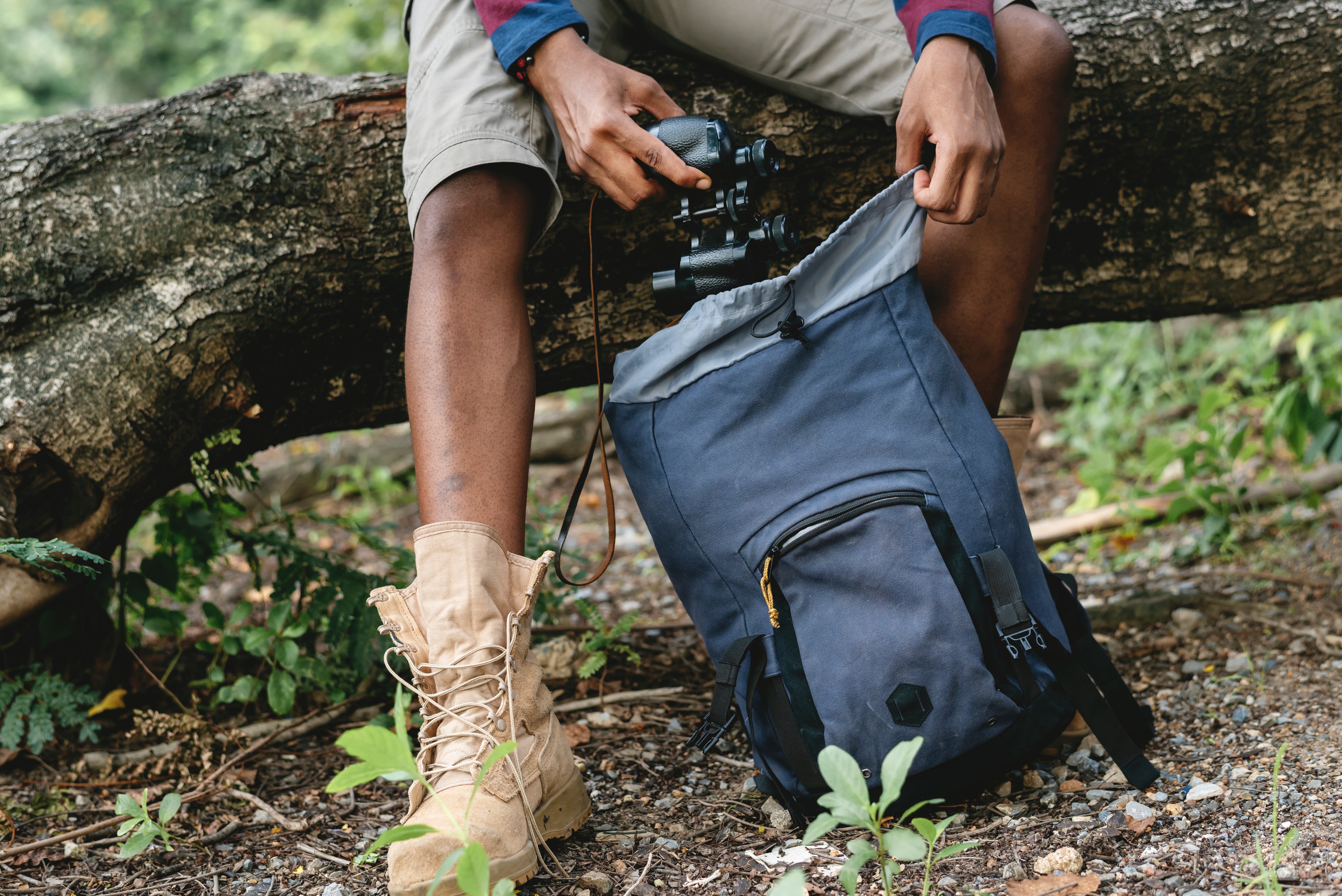 hiking safety - aware of your surroundings