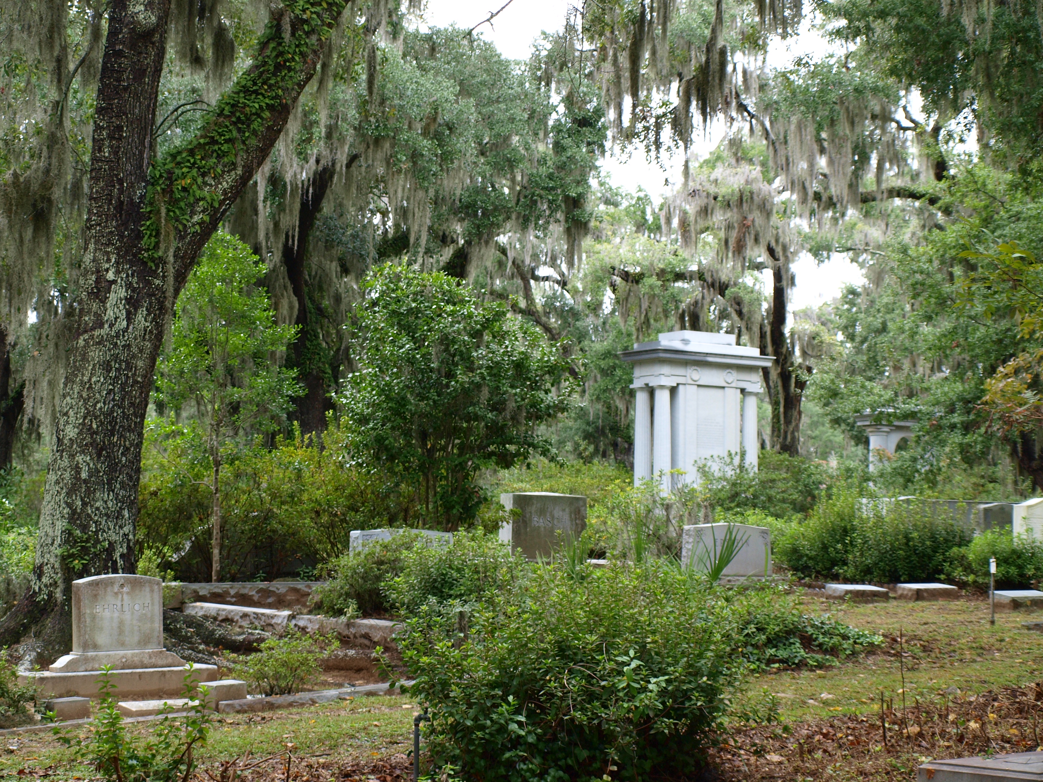 best things to do in savannah - Bonaventure Cemetery