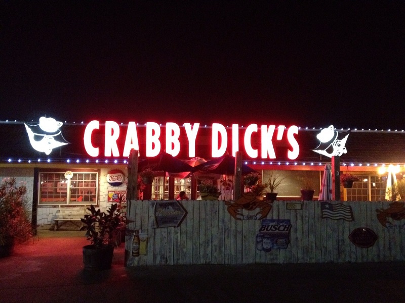 warm and cozy restaurants - Crabby Dick’s 