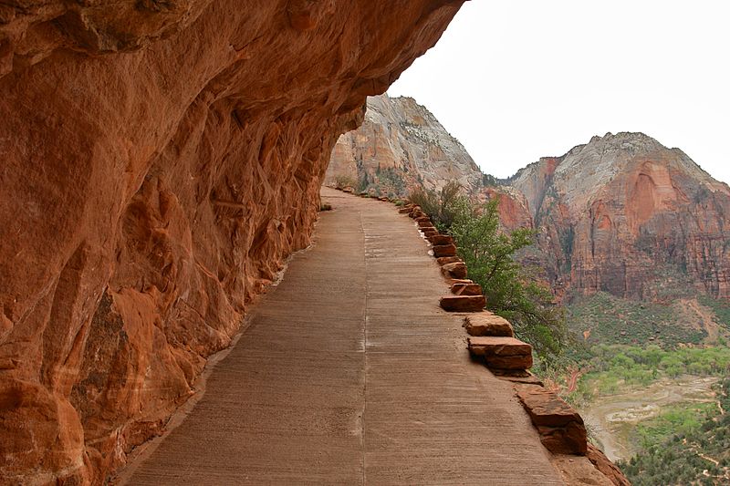 best hikes in Utah - Angel’s Landing, Zion National Park