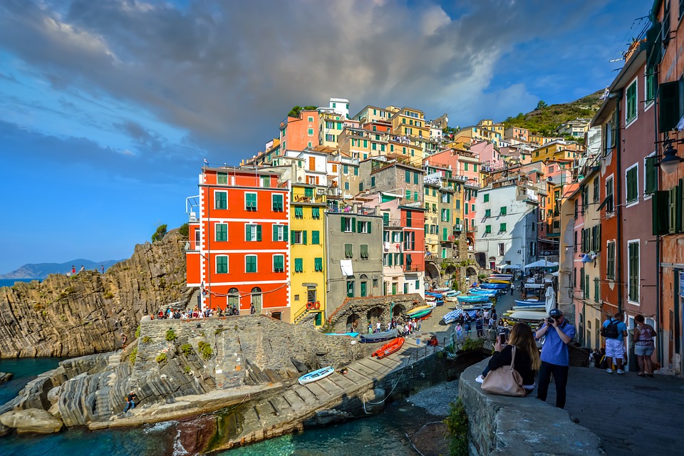 where to stay in Cinque Terre - Car