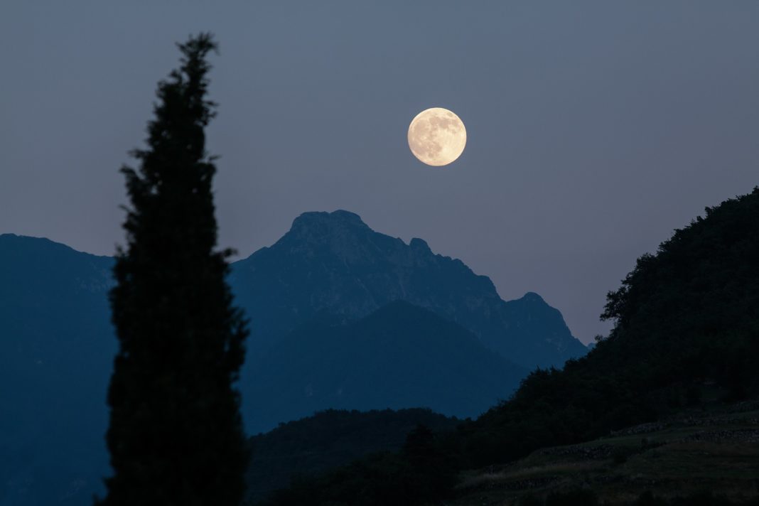 Frosty Moon, Hunter's Moon