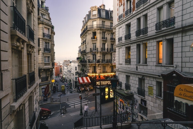 where to stay in paris - Montmarte