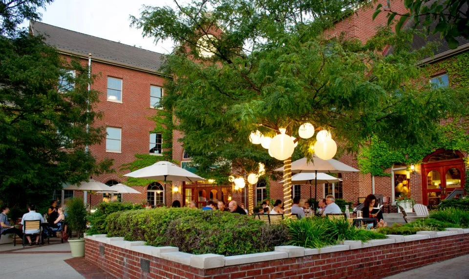 Traverse City Restaurants - Towne Plaza