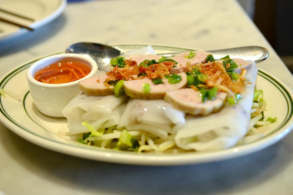 vietnamese street food - Banh Cuon