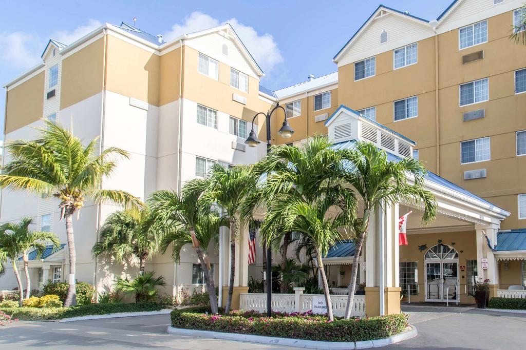 Grand Cayman all inclusive resorts - Comfort Suites Seven Mile