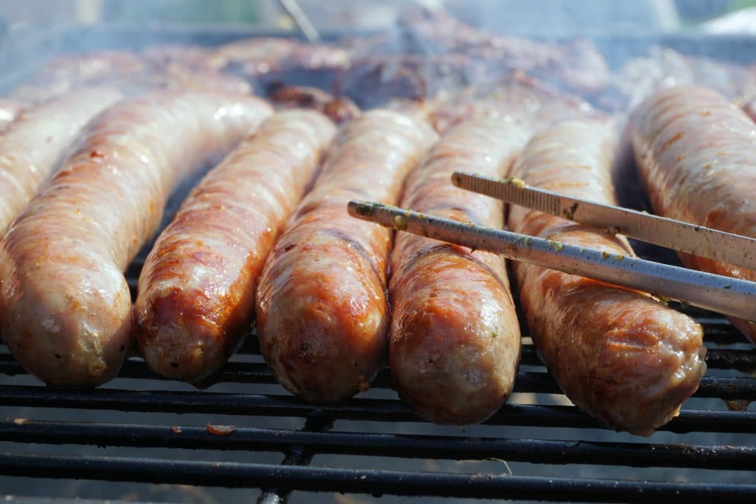 New Zealand food - Sausage Sizzle