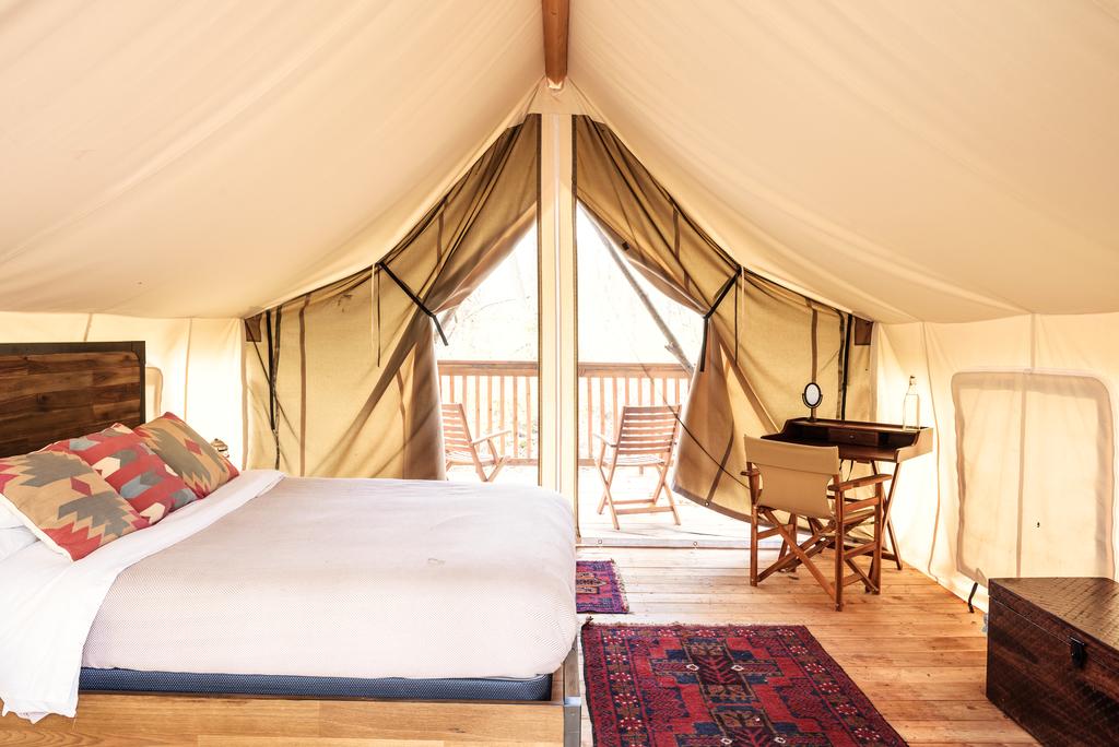 romantic getaways in NY - Hotel Firelight Camps