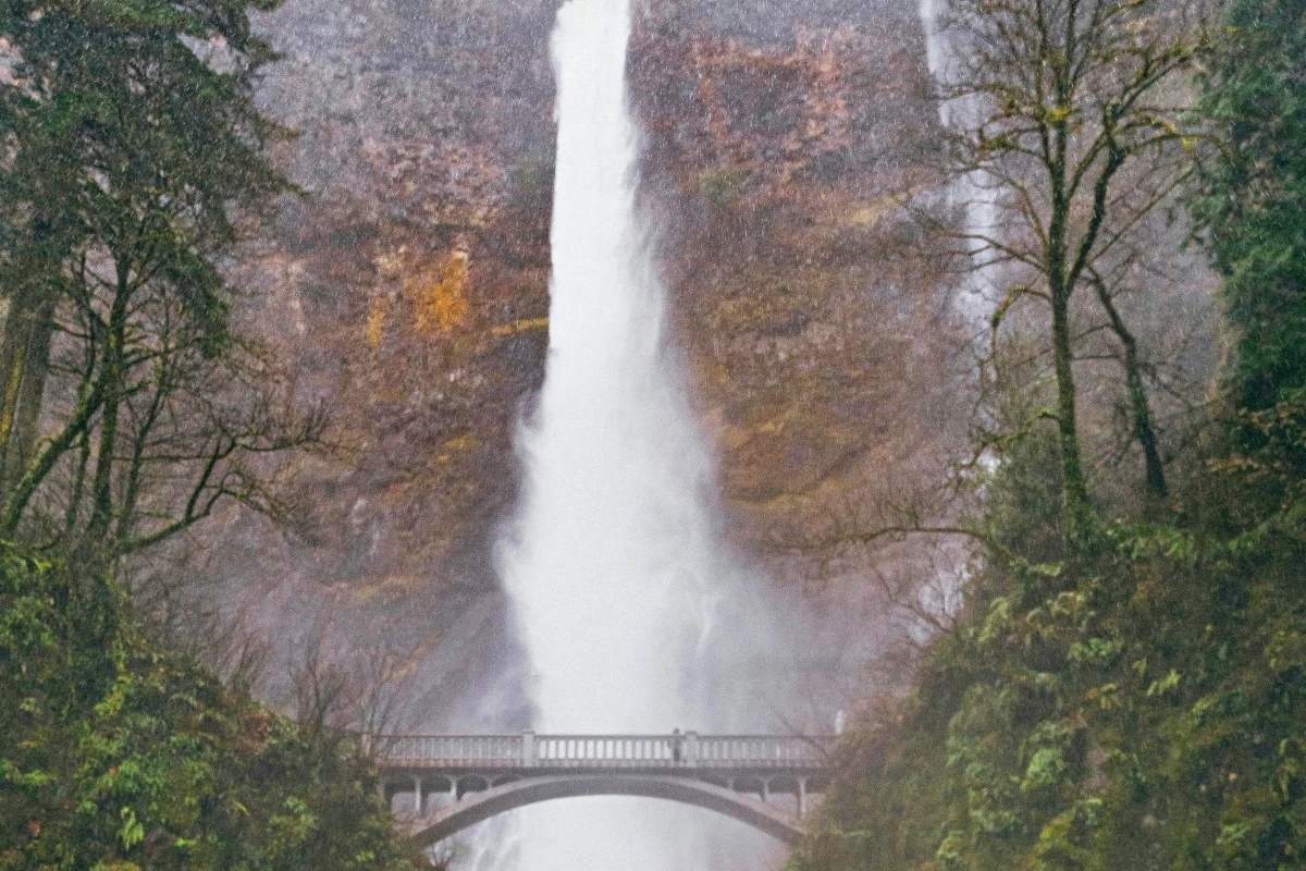multnomah hiking tour-1200×800 Multnomah Falls and bridge in Portland, Oregon