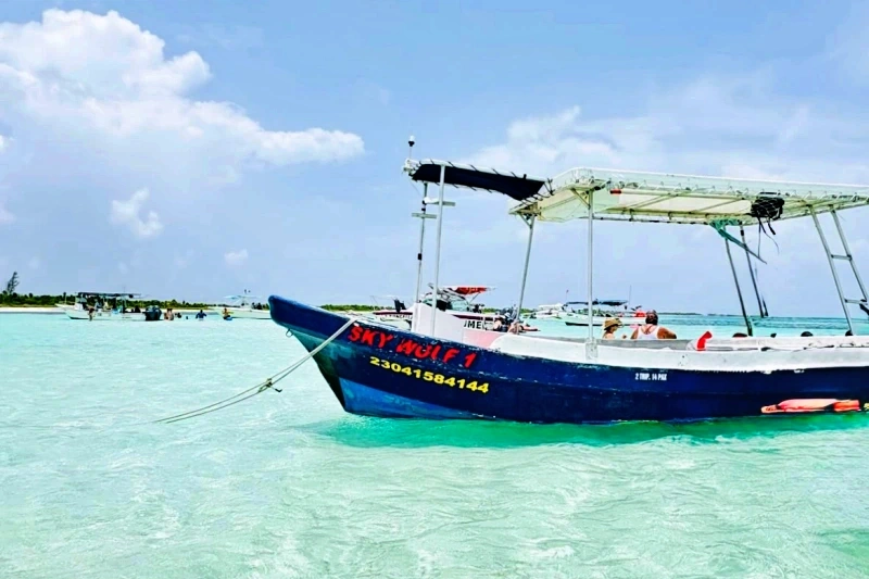 Snorkel tour boat at El Cielo in Cozumel