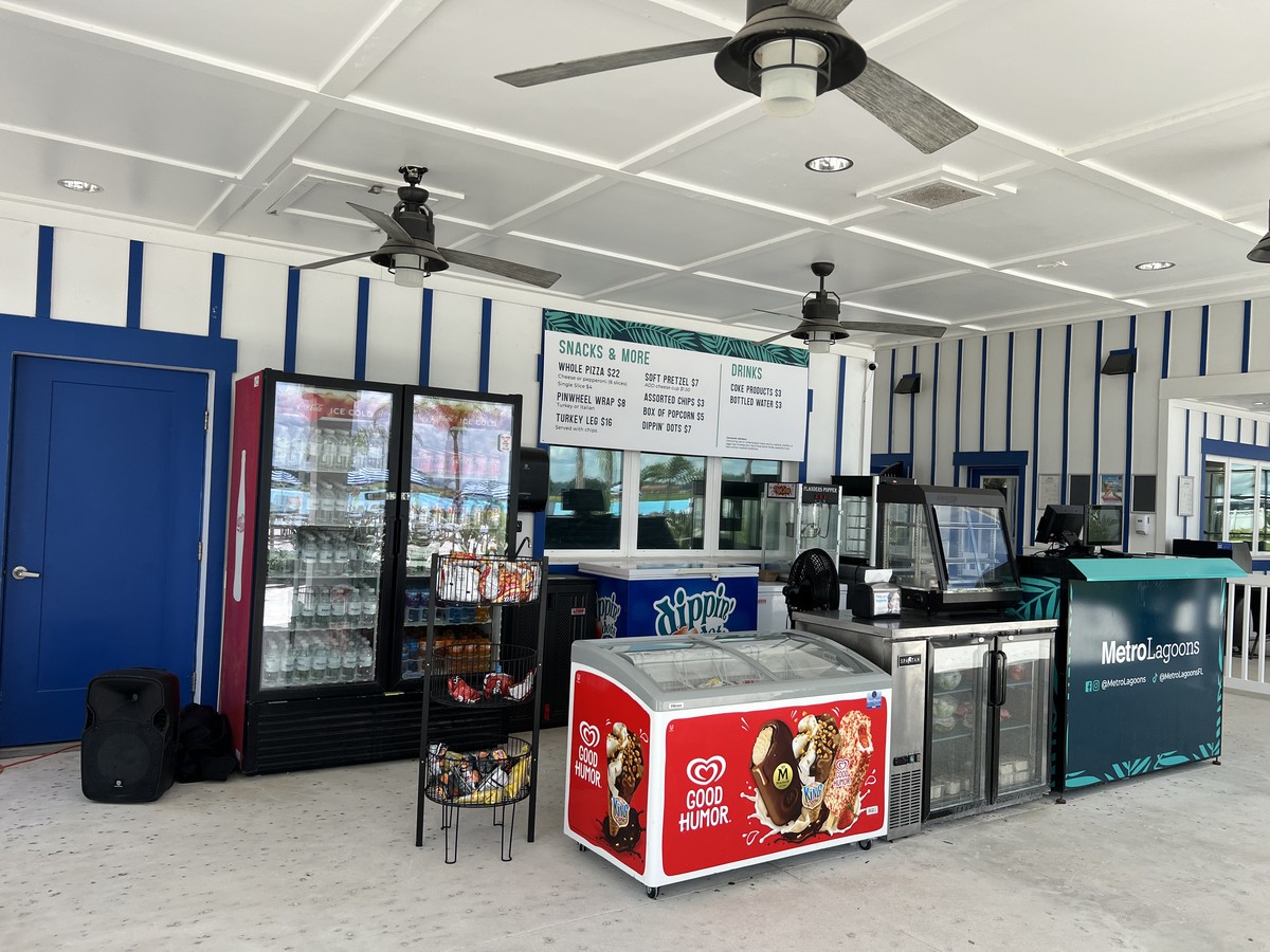 Snack bar at Mirada Lagoon.